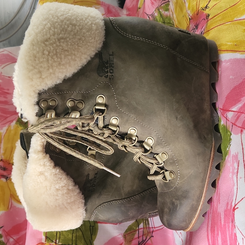 Sorel Conquest Wedge Shearling Bootie